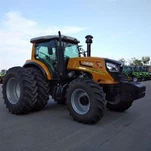 Trattore agricolo 220 CV